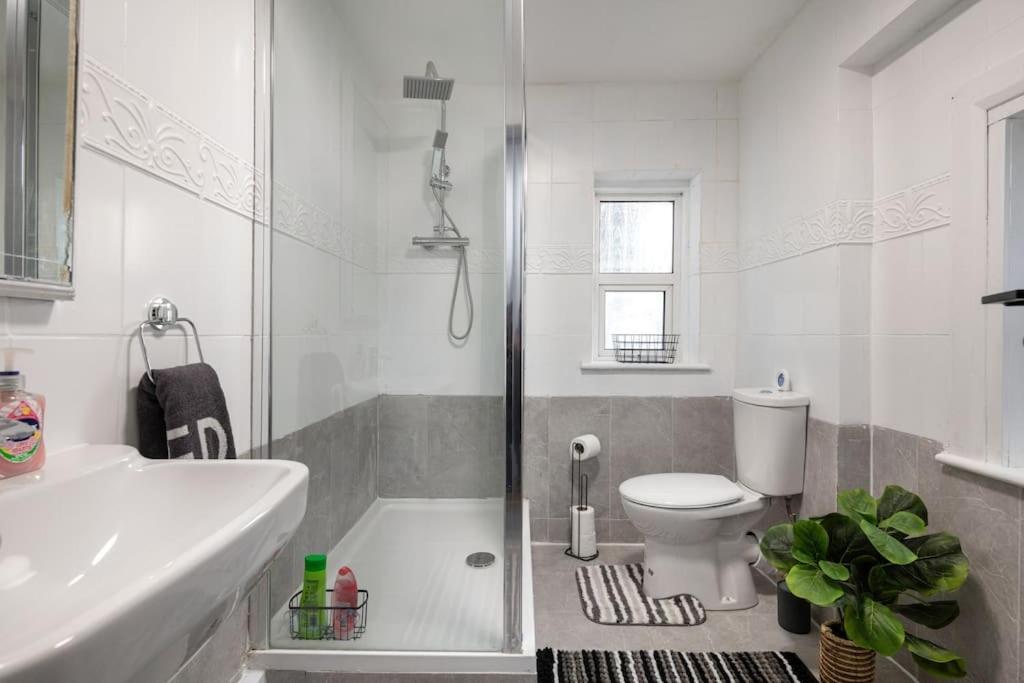 2A - Bright & Airy 2 Bed Flat - 20 Mins To Central Лондон Экстерьер фото